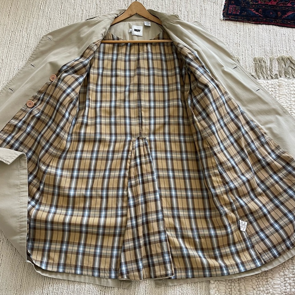 DKNY Classic Trench Coat. Size L. Excellent used condition. Epaulettes, belts. - Picture 2 of 11